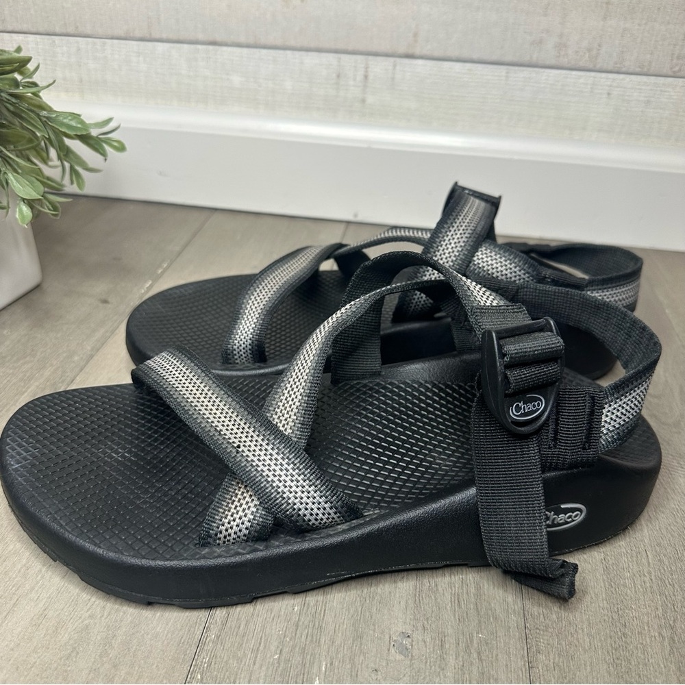 Chaco Z/1 Adjustable Strap Classic Sandal Men Split Gray
Men’s 11 - Picture 6 of 9